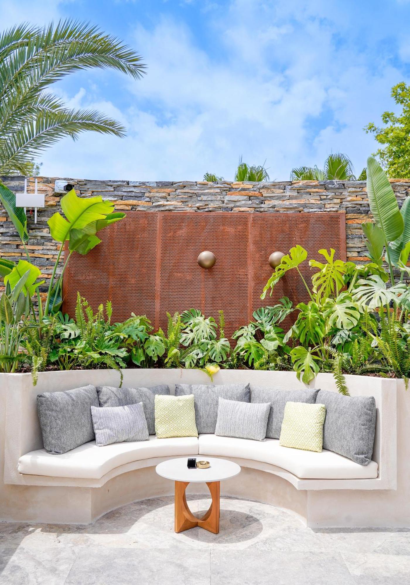Akra Antalya Hotel Bagian luar foto A living wall